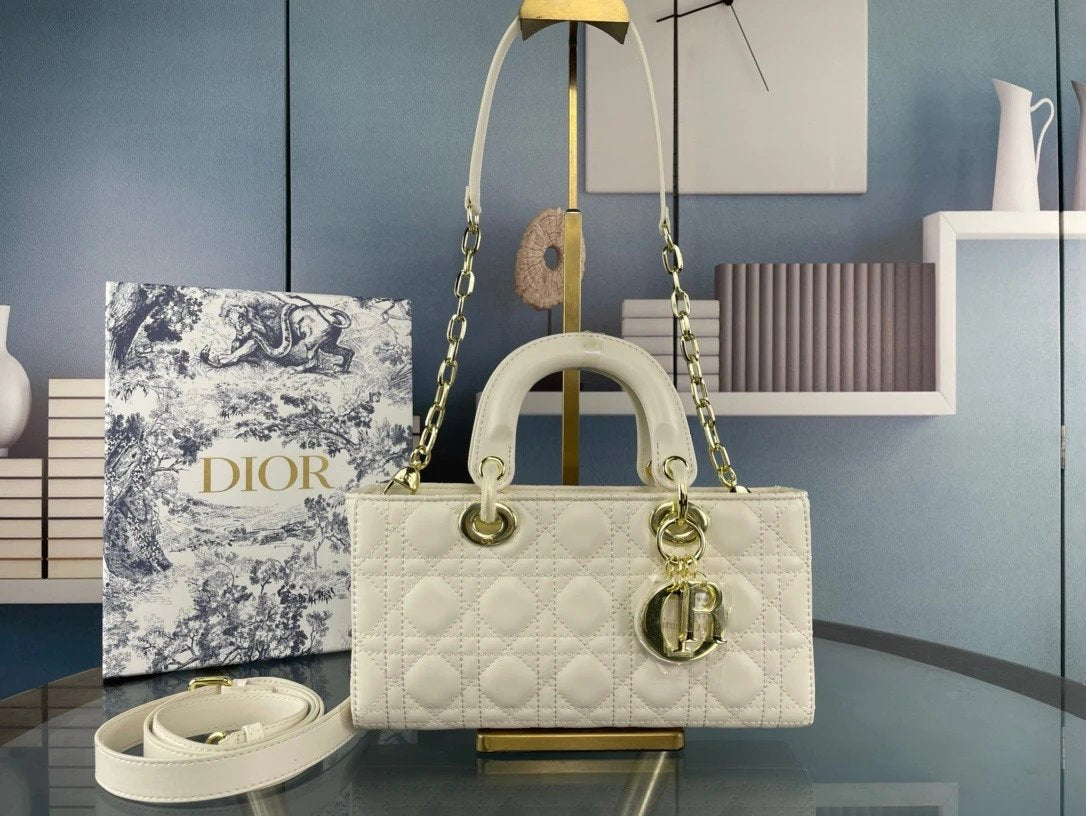 DIO Handbags (1) 28