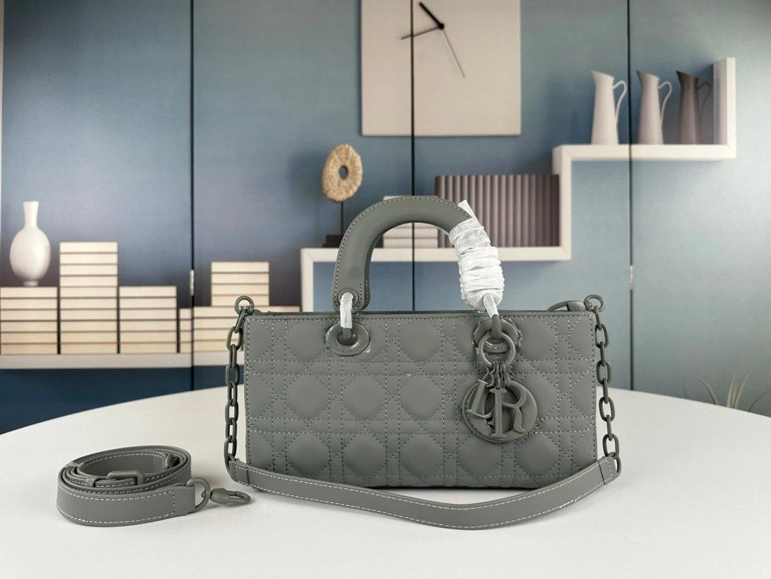 DIO Handbags (1) 31