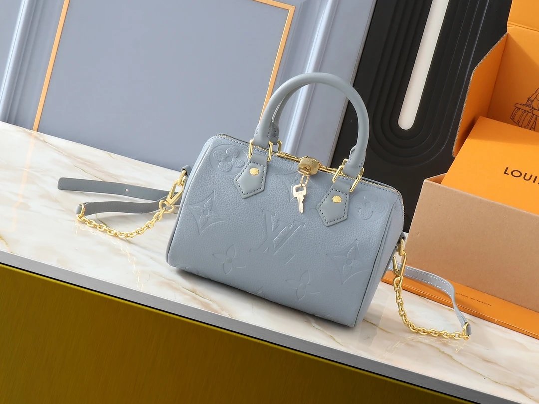 VL Handbags (24) 9