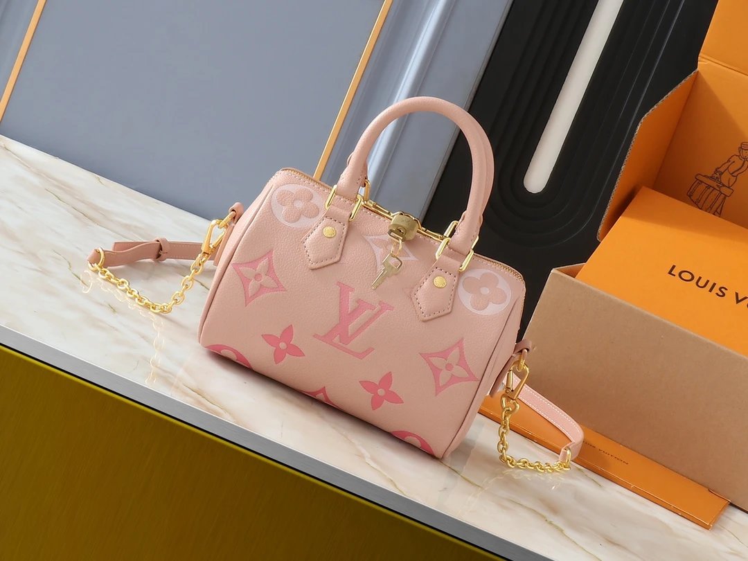VL Handbags (24) 7