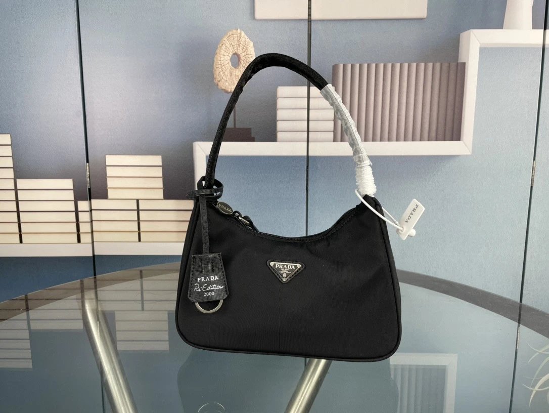 PRAD HANDBAGS (1) 37