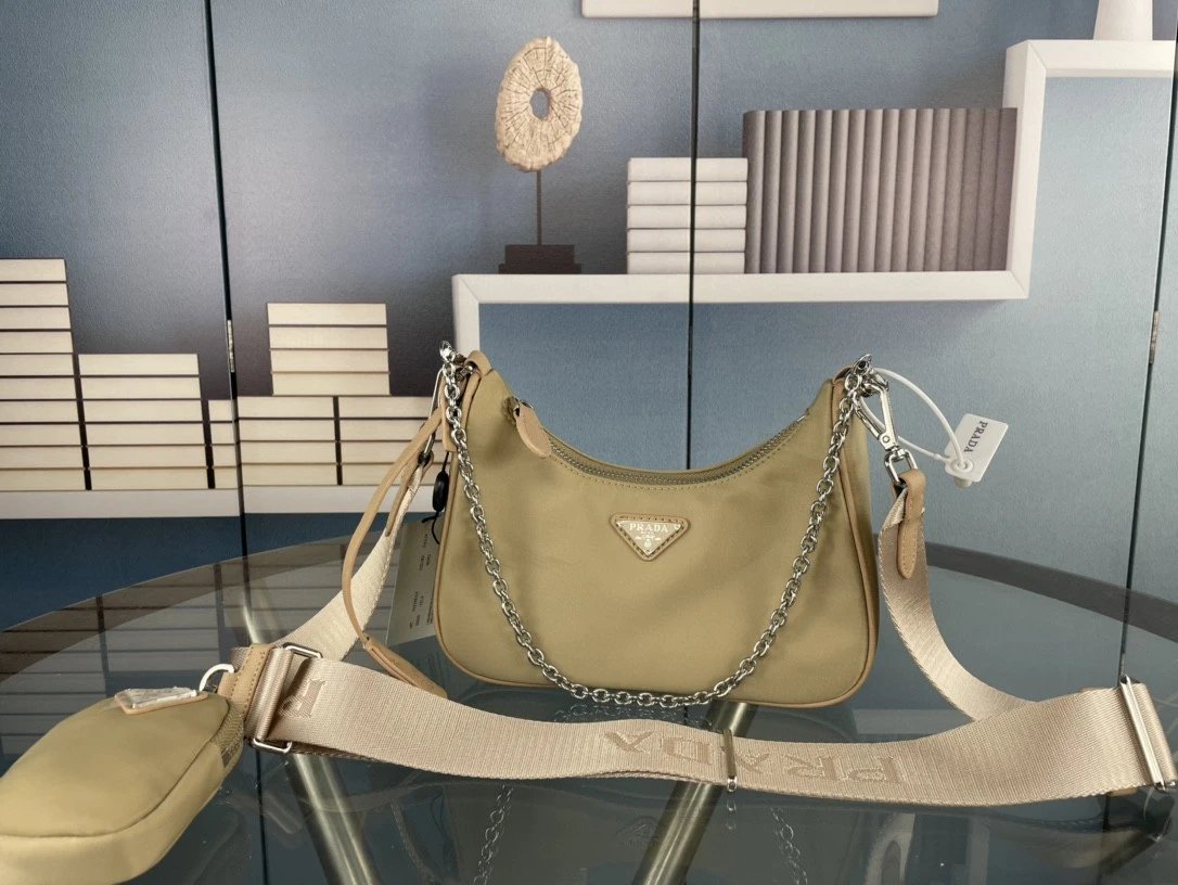 PRAD HANDBAGS (1) 24