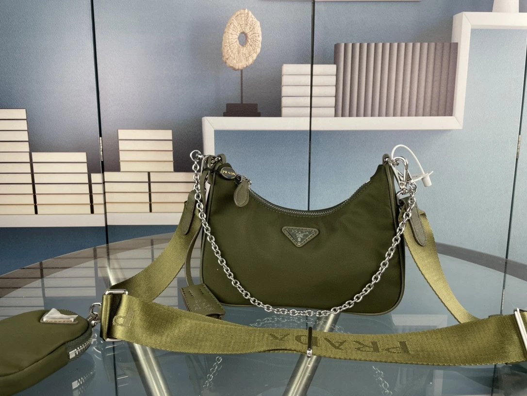 PRAD HANDBAGS (1) 17