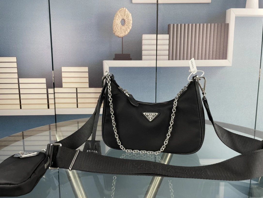 PRAD HANDBAGS (1) 15