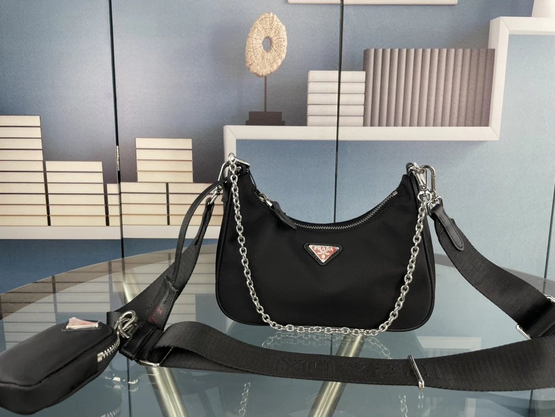 PRAD HANDBAGS (1) 20