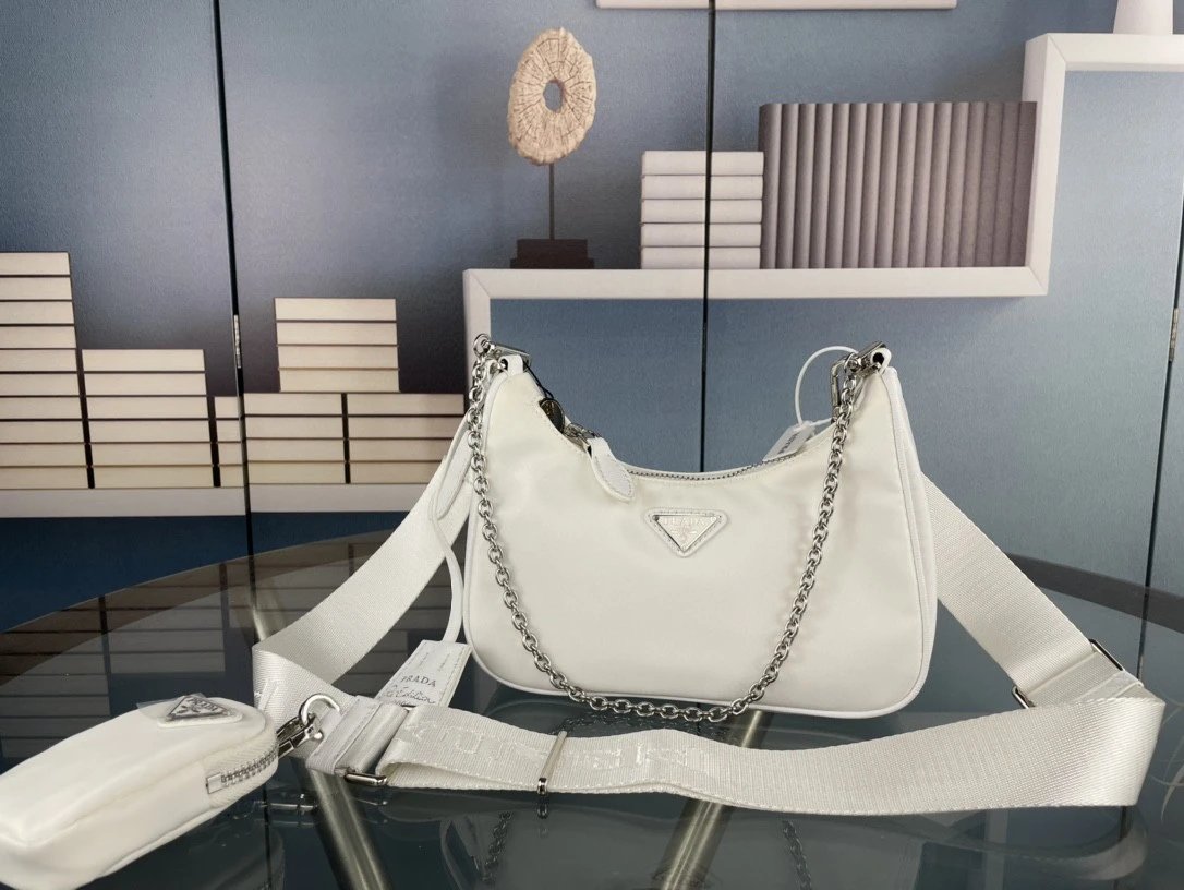 PRAD HANDBAGS (1) 25