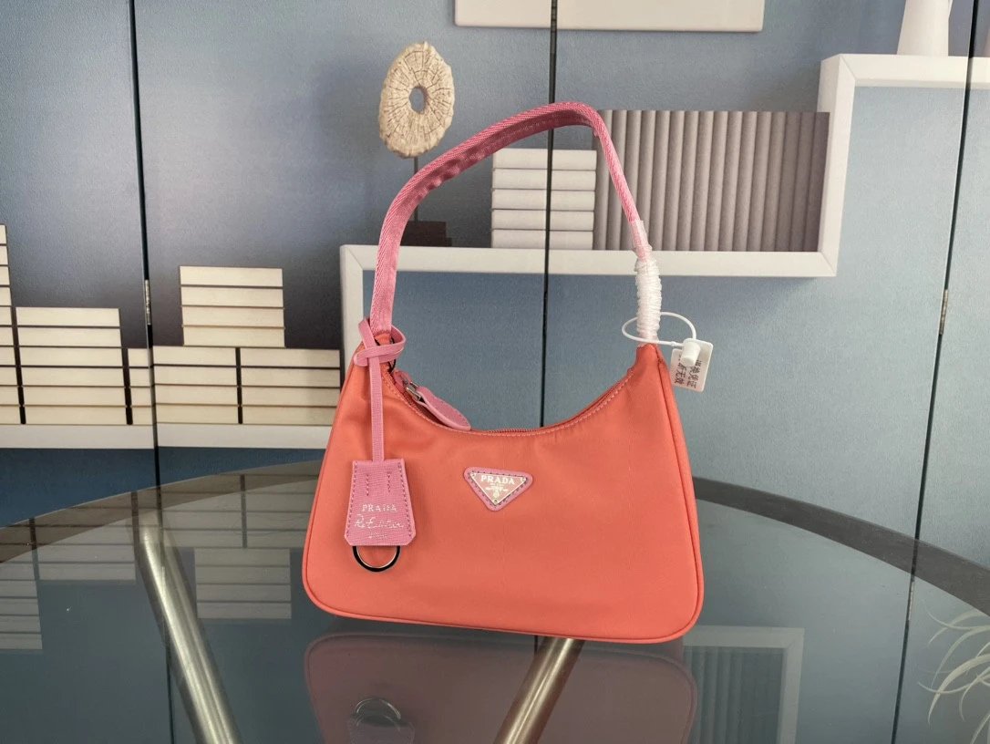 PRAD HANDBAGS (1) 44