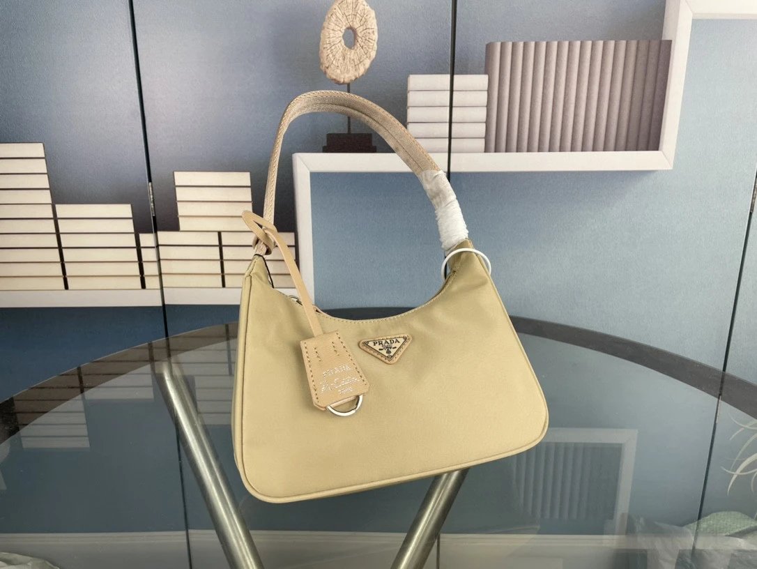 PRAD HANDBAGS (1) 34