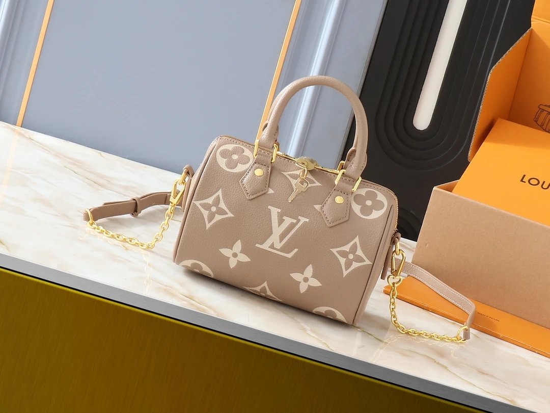 VL Handbags (24) 33