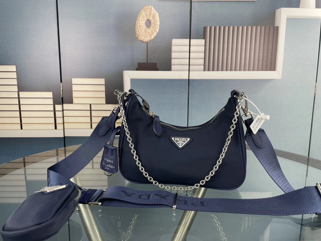 PRAD HANDBAGS (1) 22