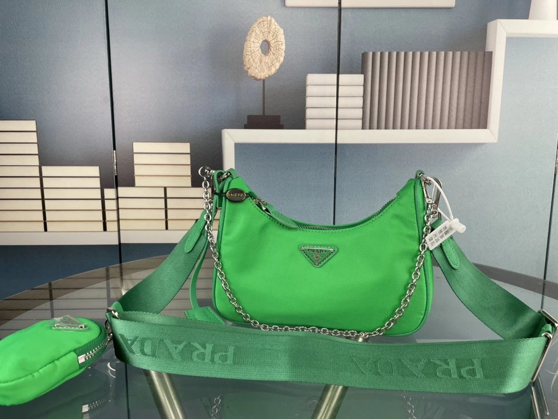 PRAD HANDBAGS (1) 16