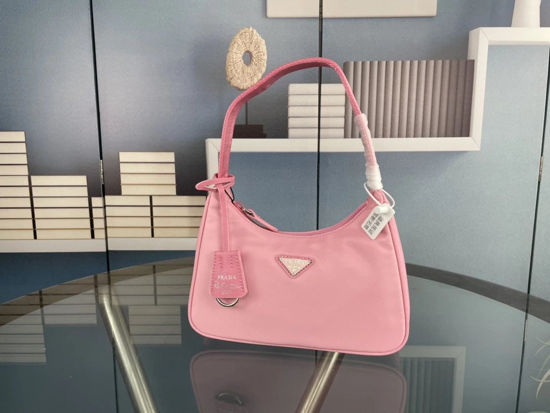 PRAD HANDBAGS (1) 38