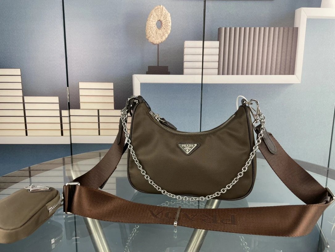 PRAD HANDBAGS (1) 26