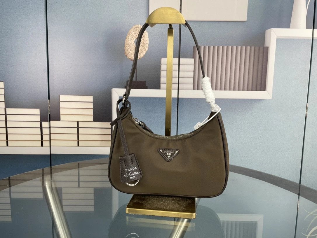 PRAD HANDBAGS (1) 33