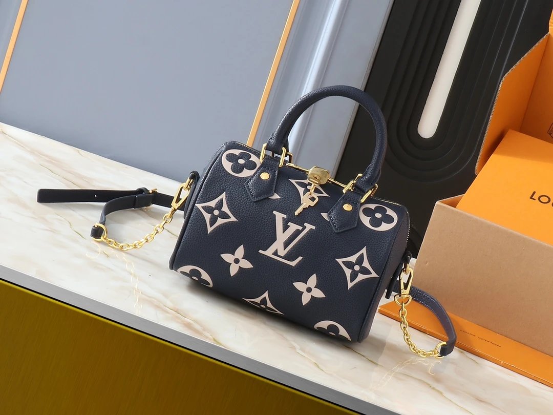 VL Handbags (24) 32