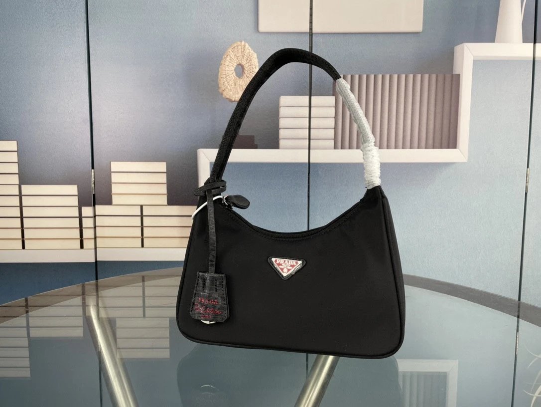 PRAD HANDBAGS (1) 36