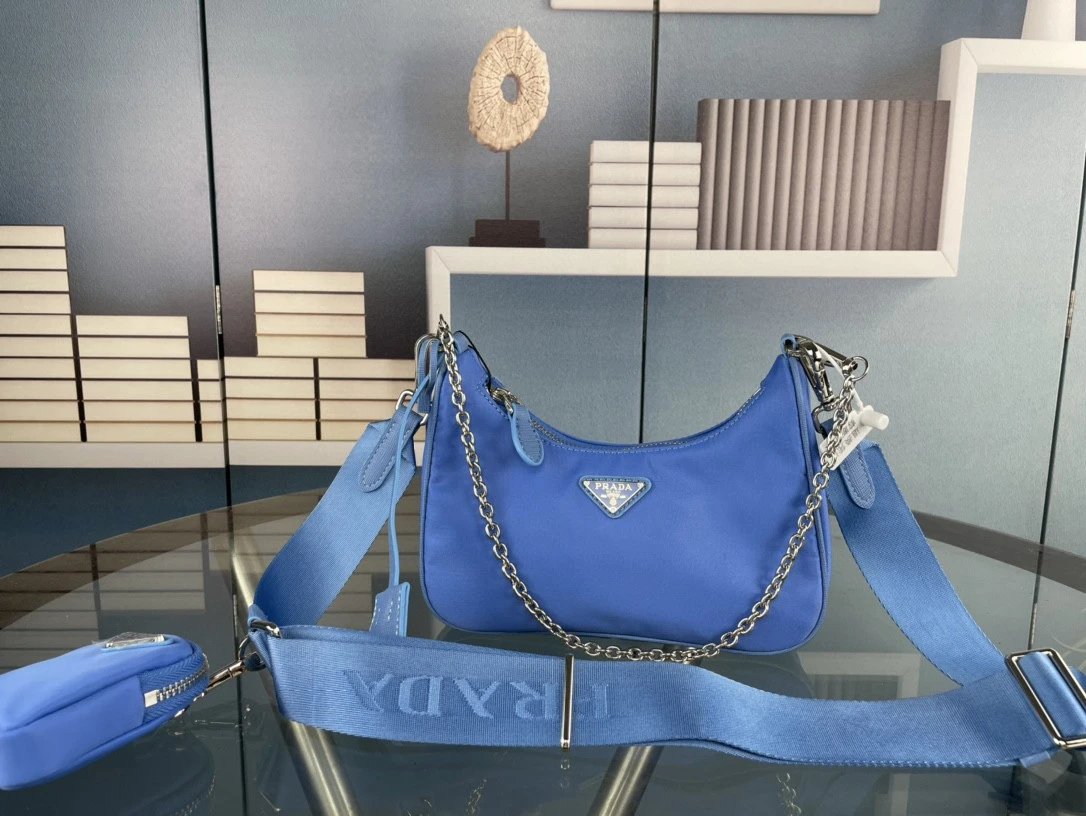 PRAD HANDBAGS (1) 18