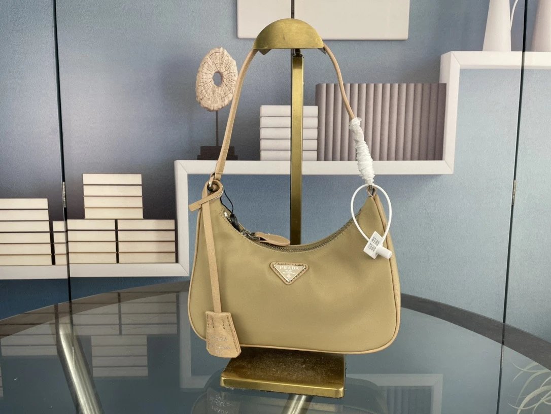 PRAD HANDBAGS (1) 7