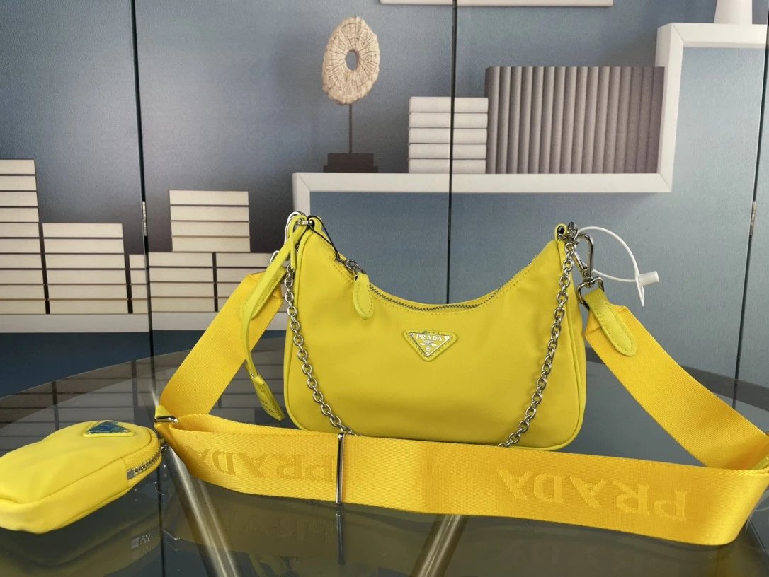 PRAD HANDBAGS (1) 28