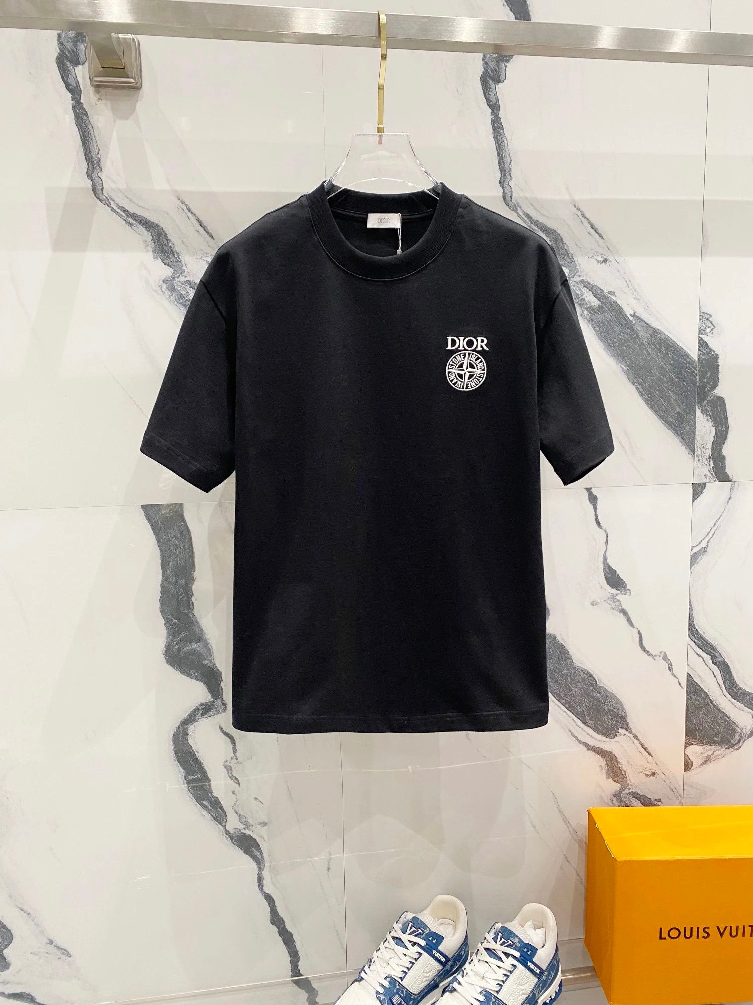 Black t-shirt with a logo on a marble background