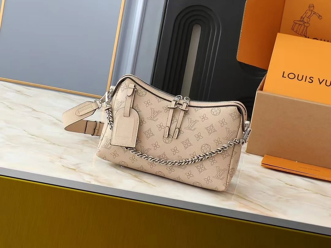 VL Crossbody Bags (16)