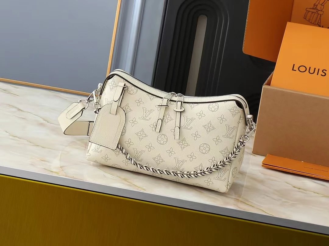 VL Crossbody Bags (16) 3