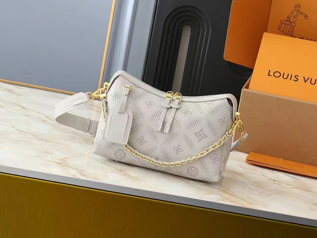 VL Crossbody Bags (16) 5